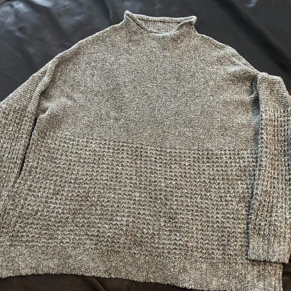 Grey American Eagle women’s sweater